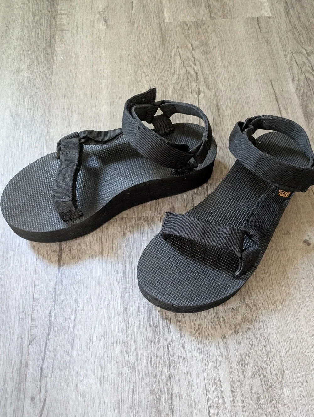 Teva Women's Black Flatform Universal Size 8